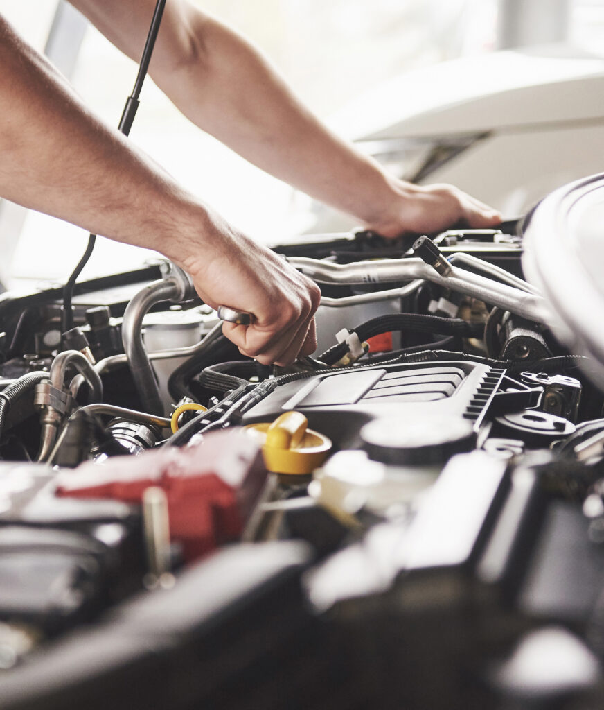 APK en onderhoud voor alle merken en typen auto's. Onder andere accu vervangen, airco-onderhoud, bandenwissel, remblokken, distributieriem.