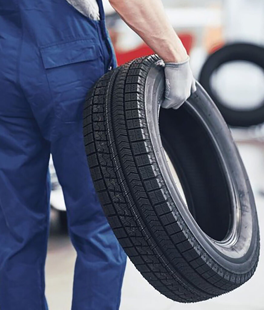 Wielenwissels (complete band met velg) en bandenwissels (banden worden van de velg afgehaald). Ook voor uitlijnen en balanceren.