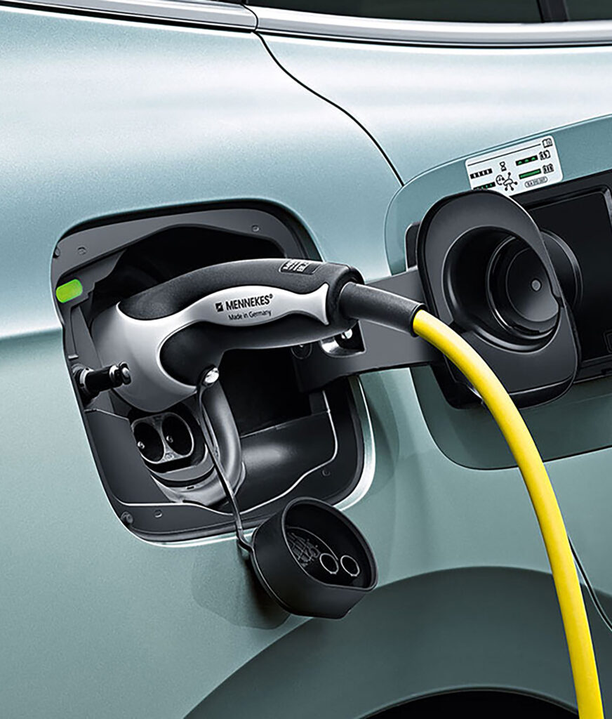 Onderhoud hybride en elektrische auto's. Automobiel Jansen Druten is opgeleid en gecertificeerd en heeft alle benodigde apparatuur in huis.