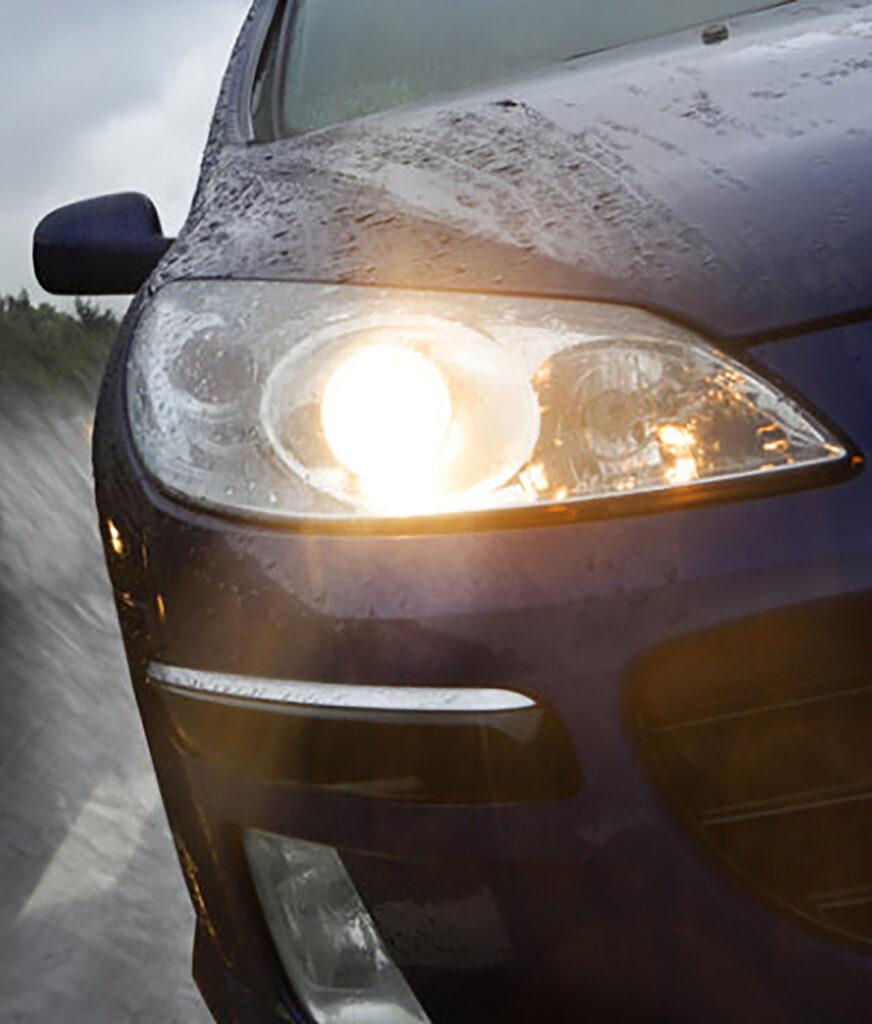 Koplampen polijsten; aantrekkelijk prijsalternatief voor vervanging. Koplampen worden weer als nieuw met een optimale lichtopbrengst.